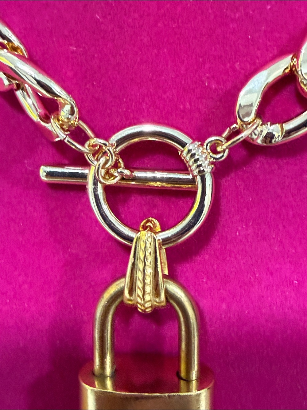 Authentic Louis Vuitton lock-n-key set with unbranded 18" gold plated chain. - Picture 4 of 6